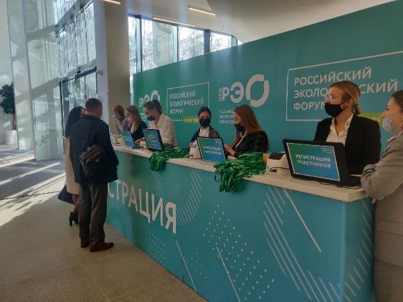 Министр строительства, энергетики и ЖКХ Игорь Селезнев принимает участие в экологическом форуме
