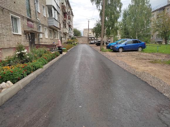Региональный центр компетенций проверил благоустройство дворов и общественных пространств в Омутнинске
