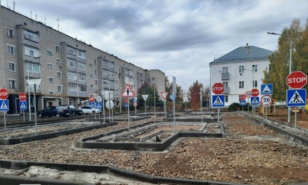В Сосновке по нацпроекту создают площадку для изучения ПДД 