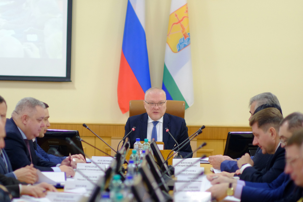 Глава региона поручил до пятницы выбрать вариант разрешения ситуацию с невыплатой зарплаты в «Коммунэнерго»