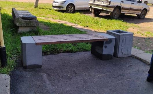 В селе Бобино Слободского района по нацпроекту благоустроили три двора и тротуар