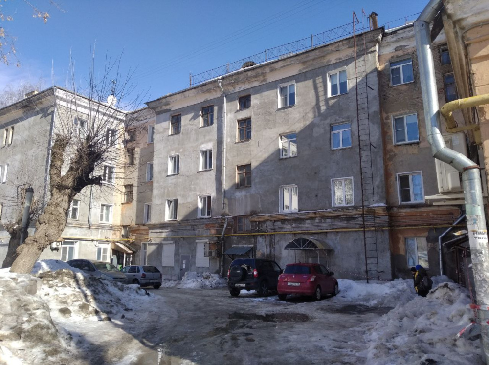 До конца недели устранят протечки в крыше дома на улице Карла Маркса, 43 города Кирова 