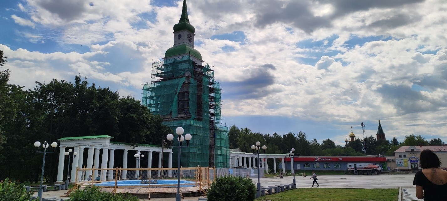 В Слободском завершено благоустройство фонтана и колоннады на главной  площади города